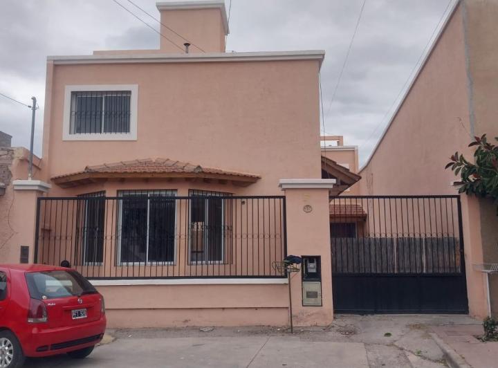 Casa · 100m² · 3 Dormitorios