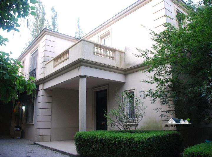 Casa · 350m² · 7 Ambientes · 2 Cocheras