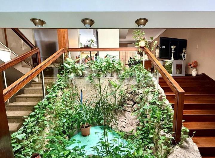 Casa · 340m² · 7 Ambientes · 1 Cochera