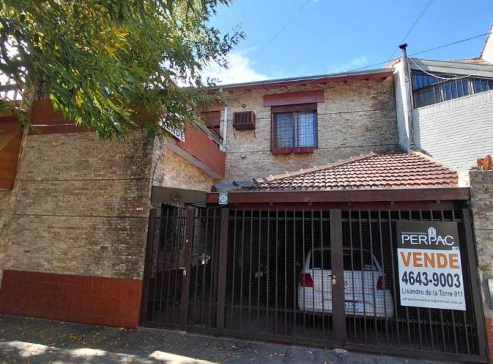 Casa · 220m² · 5 Ambientes · 1 Cochera