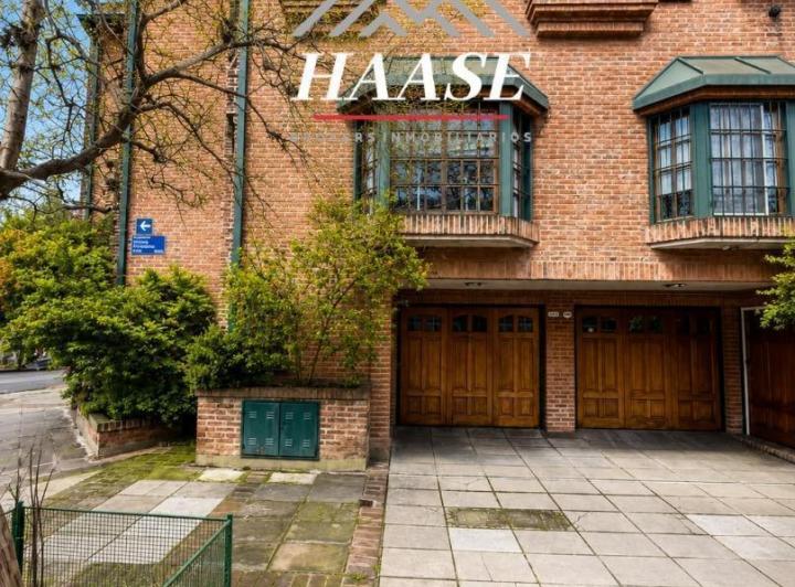 Casa · 190m² · 4 Ambientes · 2 Cocheras