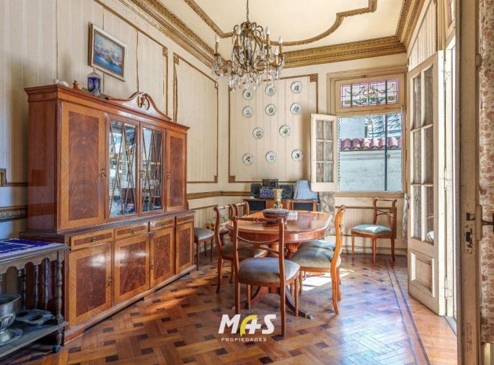 Casa · 344m² · 11 Ambientes · 1 Cochera