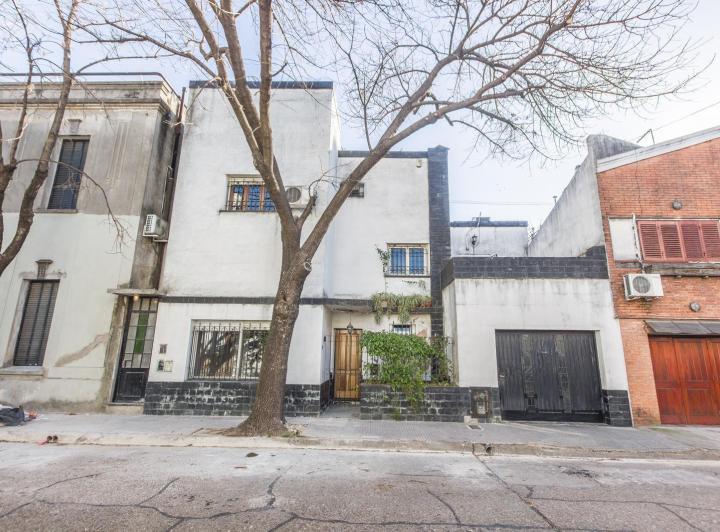 Casa · 160m² · 5 Ambientes · 1 Cochera