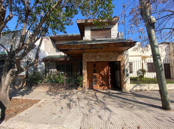 Casa · 250m² · 5 Ambientes · 2 Cocheras