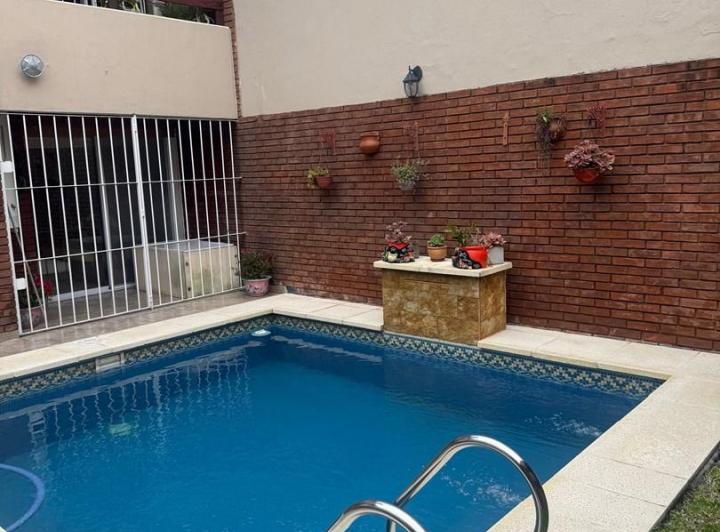 Casa · 400m² · 5 Ambientes · 2 Cocheras