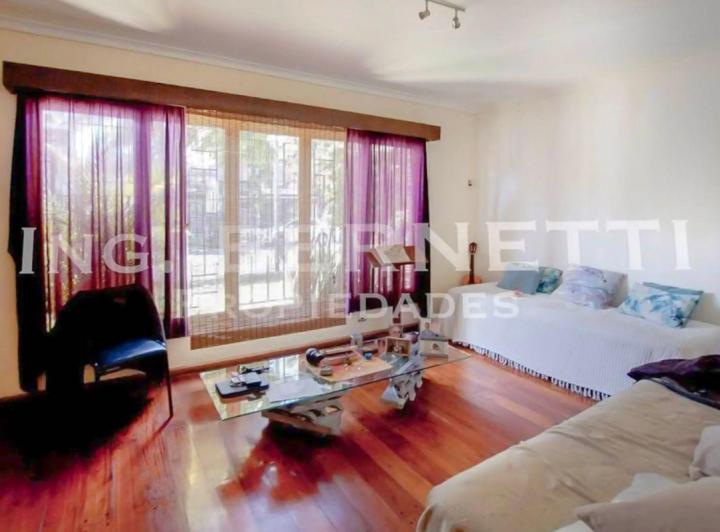 Casa · 92m² · 4 Ambientes · 2 Cocheras