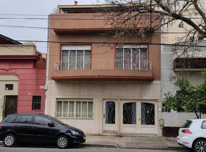 Casa · 200m² · 4 Ambientes · 1 Cochera