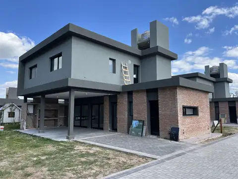 Casa en Venta en Roldan, San Lorenzo
