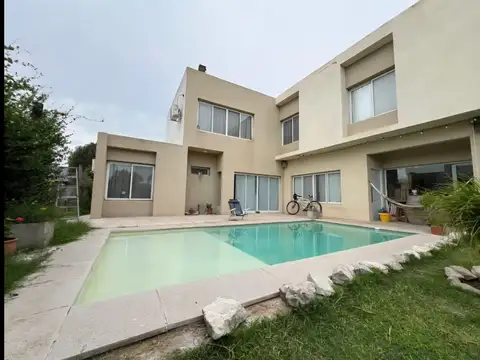 Casa en Venta en Punta Chacra, Roldan