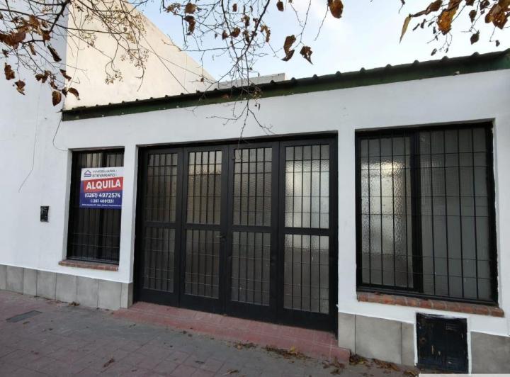Casa · 130m² · 4 Ambientes · 2 Cocheras