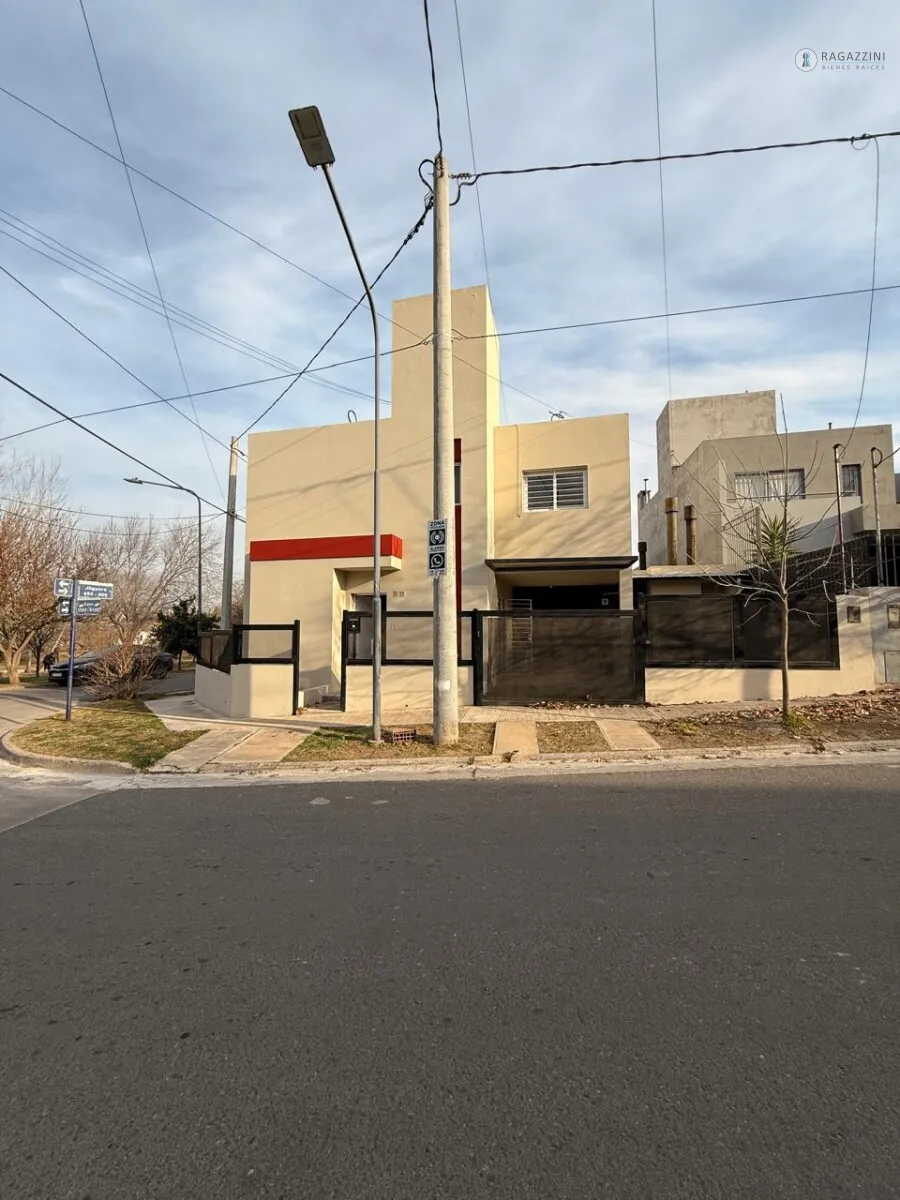 VENTA DÚPLEX  DE 3 DORMITORIOS  – LOMAS DE CHATEAU