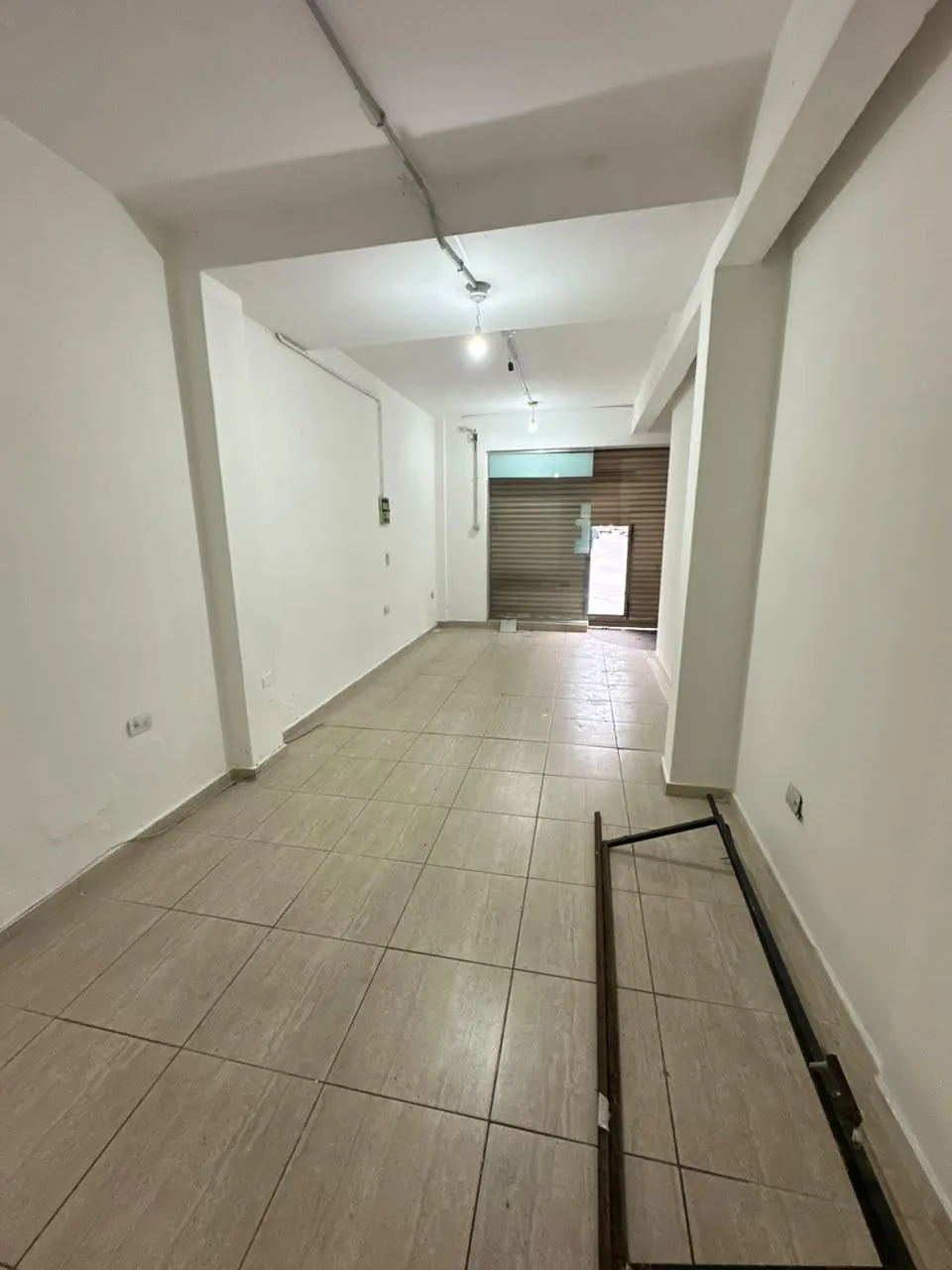 LOCAL COMERCIAL, EXCELENTE UBICACIÓN EN PJE SIVORI