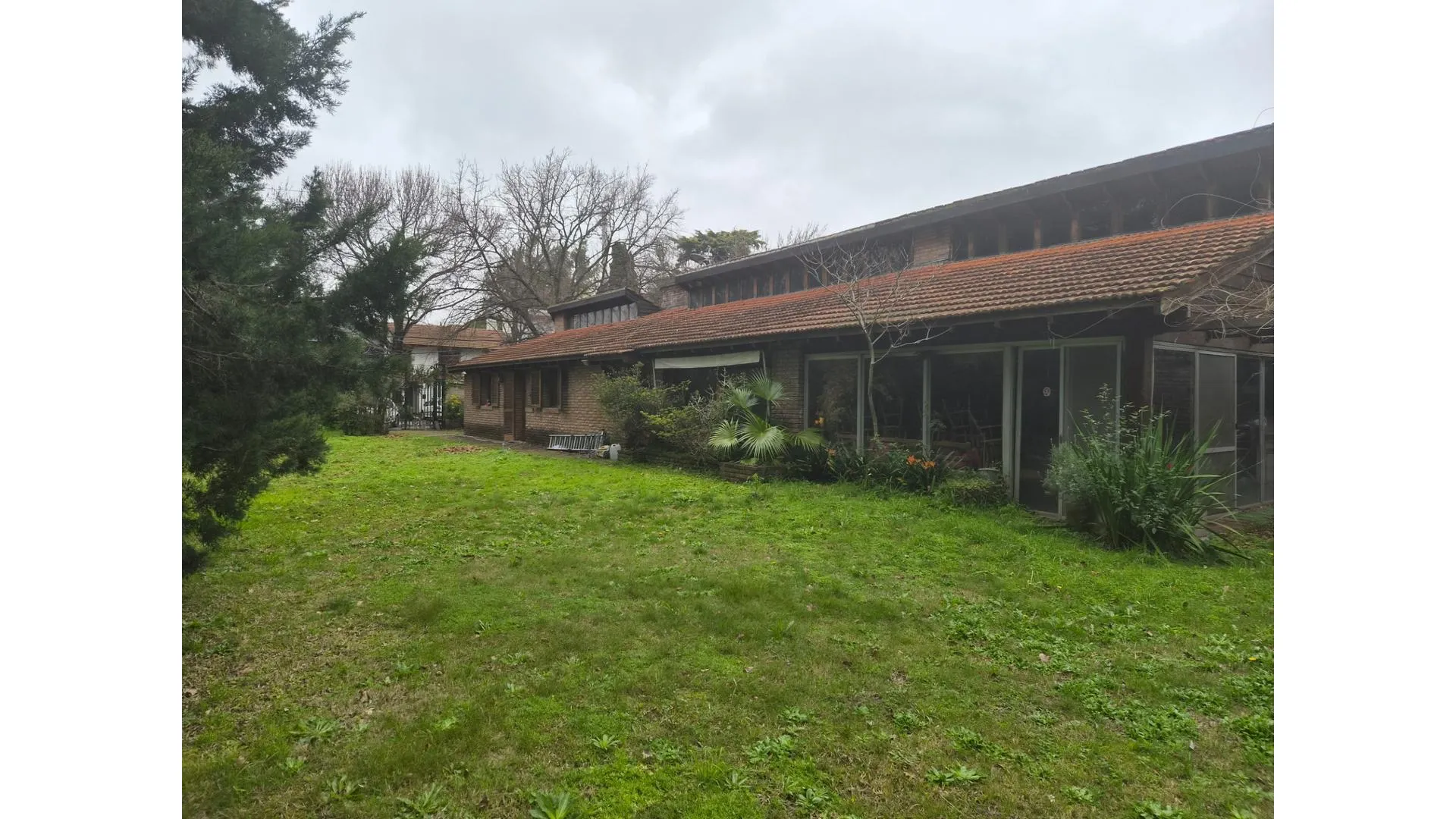 Venta Casa 6 ambientes con jardin y pileta