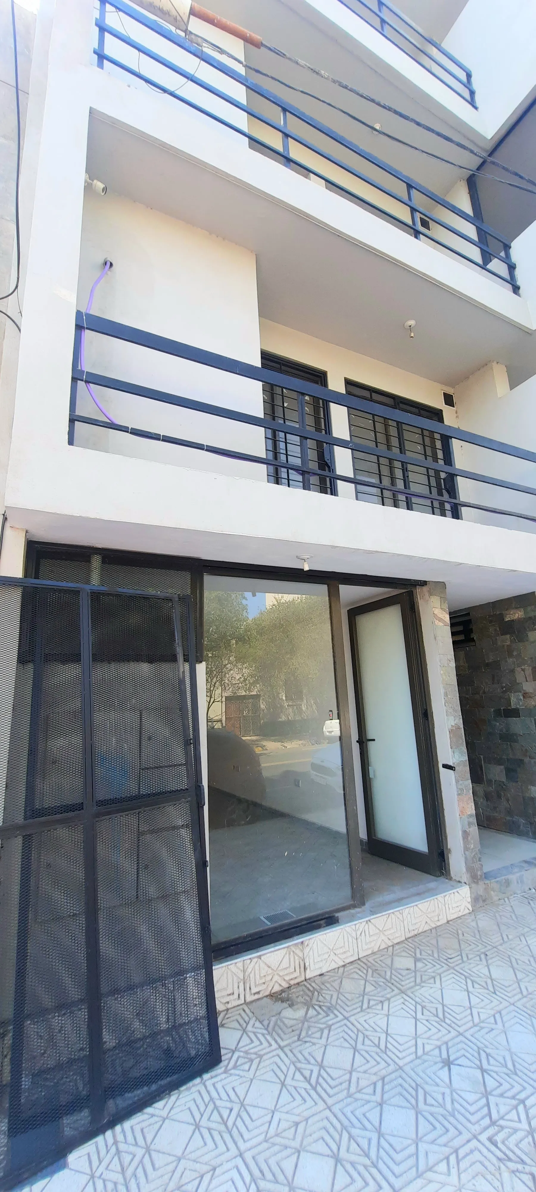Rodriguez Peñaa 20 mts de Bedoya)  Local Salón IDEAL VARIOA RUBROS