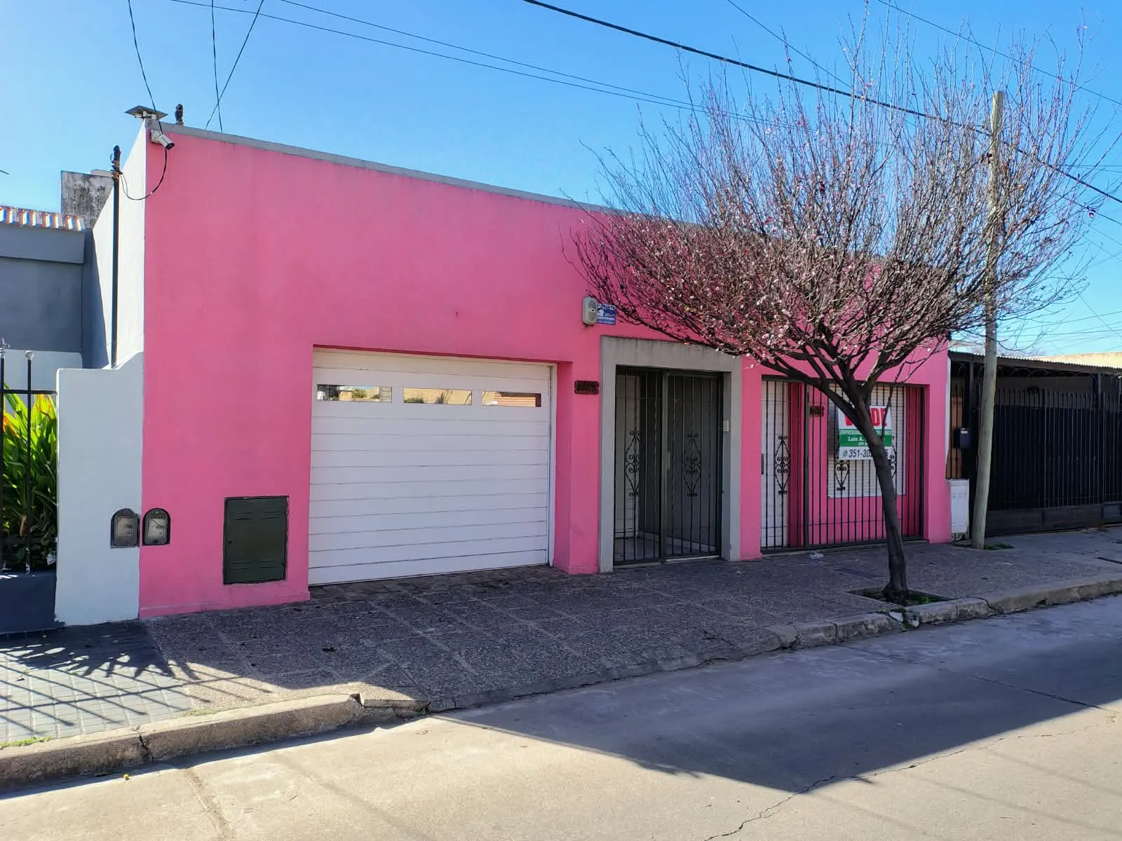 DUEÑO VENDE !! , Hermosa Casa Remodelada, Excelente Estado y Seguridad.