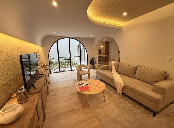 Casa · 223m² · 8 Ambientes · 2 Cocheras