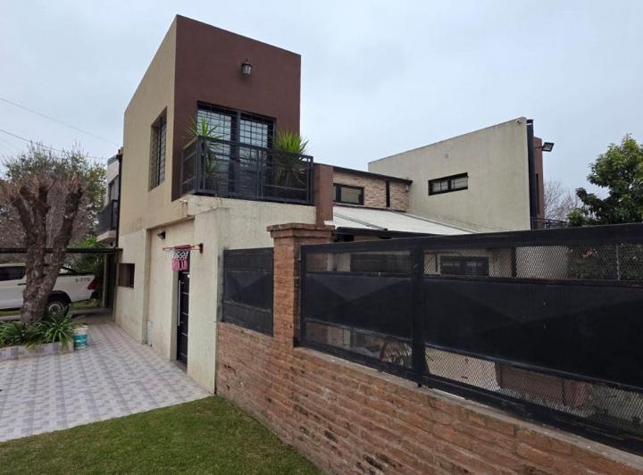 Casa · 140m² · 4 Ambientes · 1 Cochera
