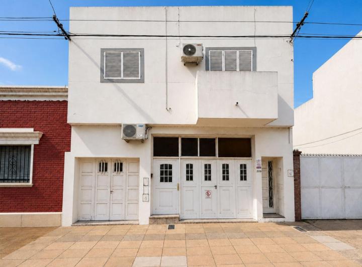 Casa · 232m² · 7 Ambientes · 2 Cocheras