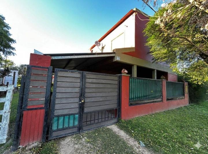 Casa · 178m² · 2 Ambientes · 1 Cochera