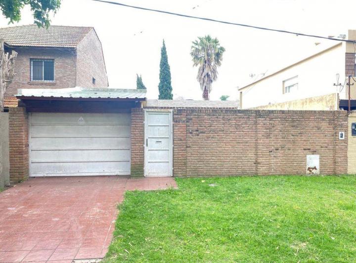 Casa · 90m² · 5 Ambientes · 2 Cocheras