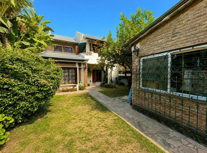 Casa · 338m² · 5 Ambientes · 5 Cocheras