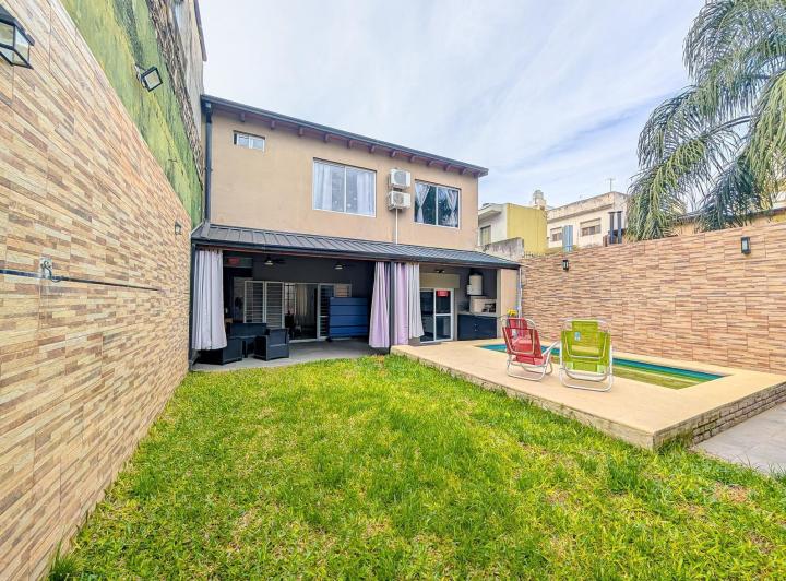 Casa · 225m² · 5 Ambientes · 1 Cochera