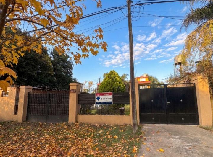 Casa · 353m² · 6 Ambientes · 1 Cochera