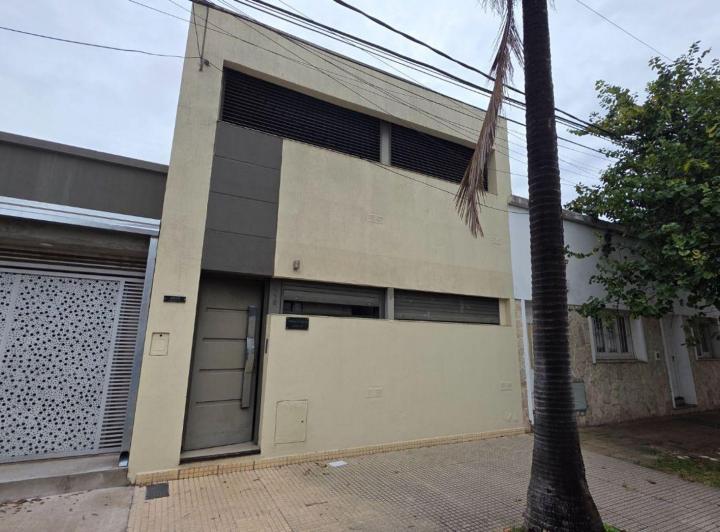 Casa · 130m² · 8 Ambientes