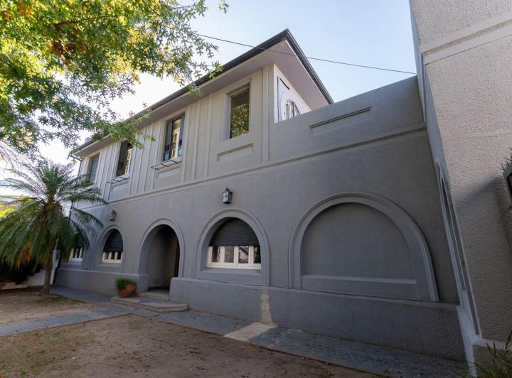 Casa · 360m² · 8 Ambientes · 1 Cochera