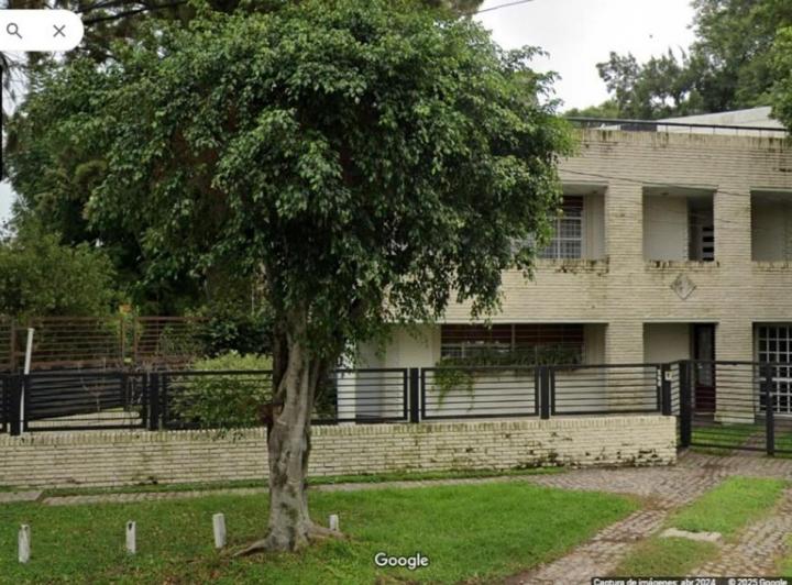 Casa · 324m² · 3 Ambientes · 2 Cocheras