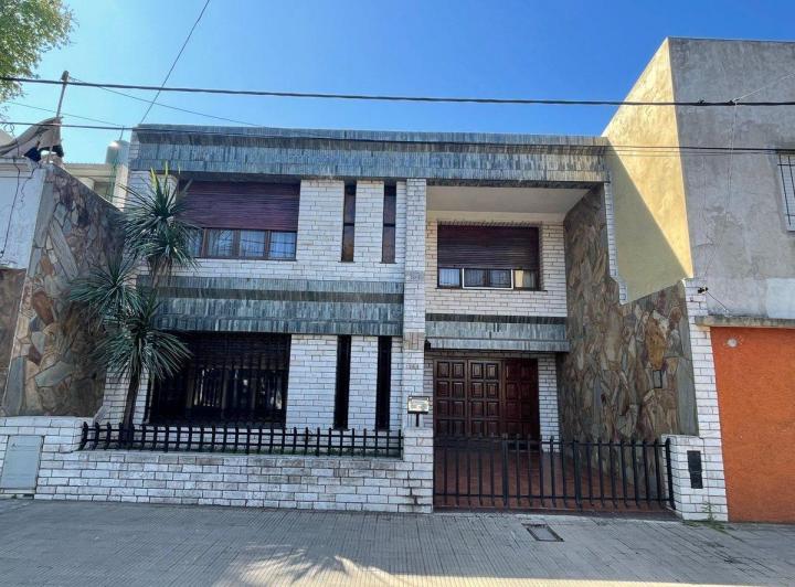 Casa · 183m² · 7 Ambientes · 2 Cocheras