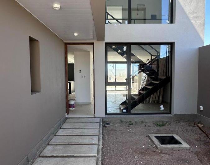 Casa · 130m² · 6 Ambientes · 2 Cocheras