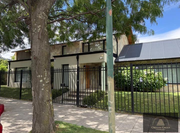 Casa · 590m² · 4 Ambientes