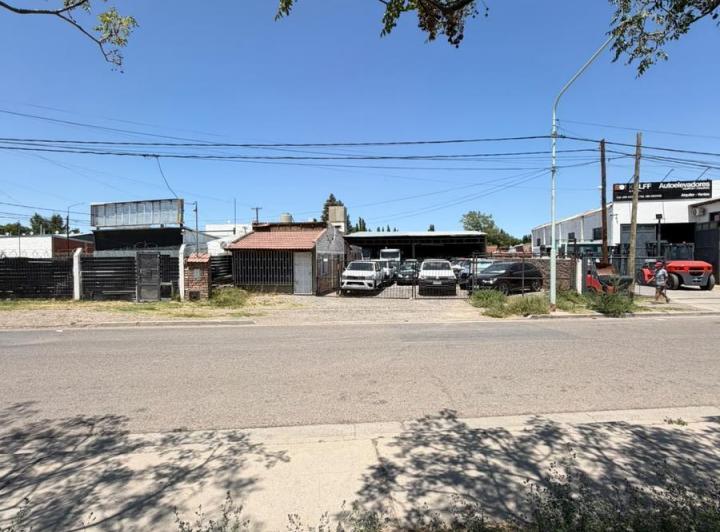 Terreno · 714m²