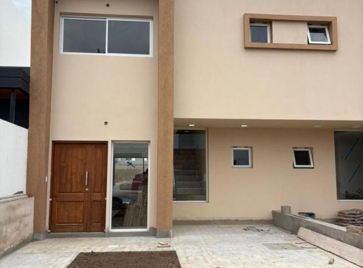 Casa · 116m² · 5 Ambientes · 1 Cochera