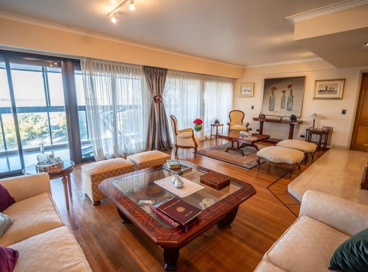 Departamento · 242m² · 8 Ambientes · 2 Cocheras