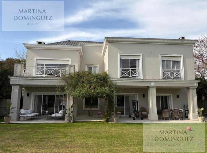 Casa · 370m² · 5 Ambientes · 2 Cocheras