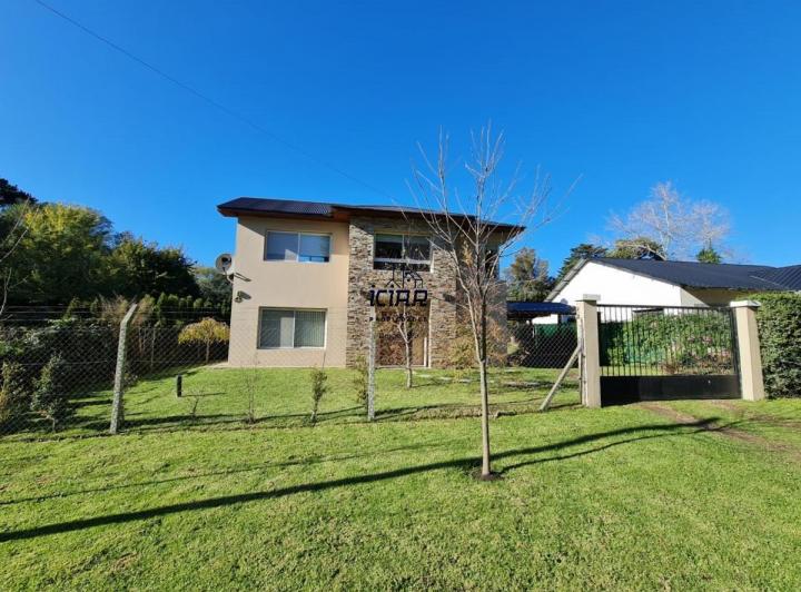 Casa · 132m² · 4 Ambientes · 2 Cocheras
