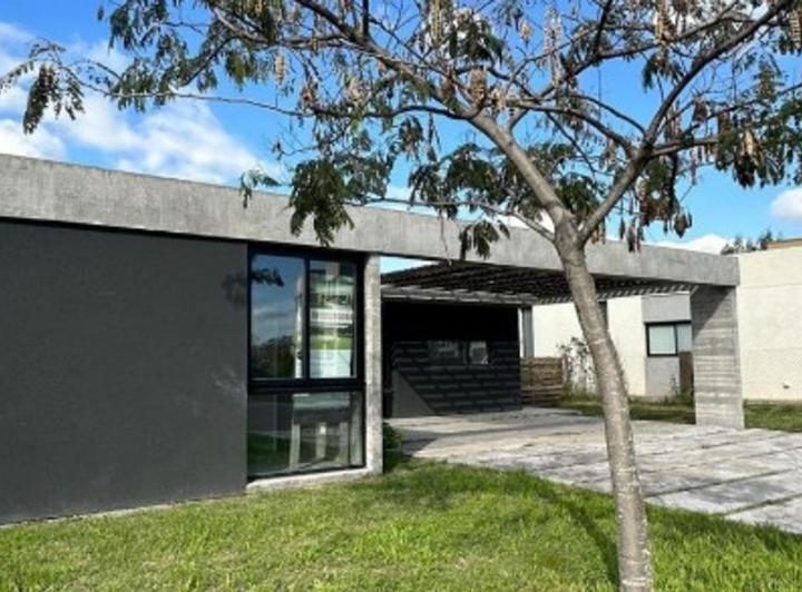 Casa · 112m² · 4 Ambientes · 4 Cocheras