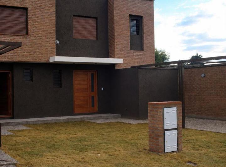 Casa · 185m² · 5 Ambientes · 1 Cochera
