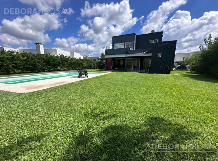 Casa · 200m² · 4 Ambientes · 4 Cocheras