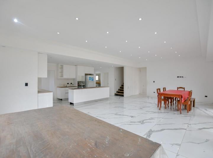 Casa · 337m² · 8 Ambientes · 2 Cocheras