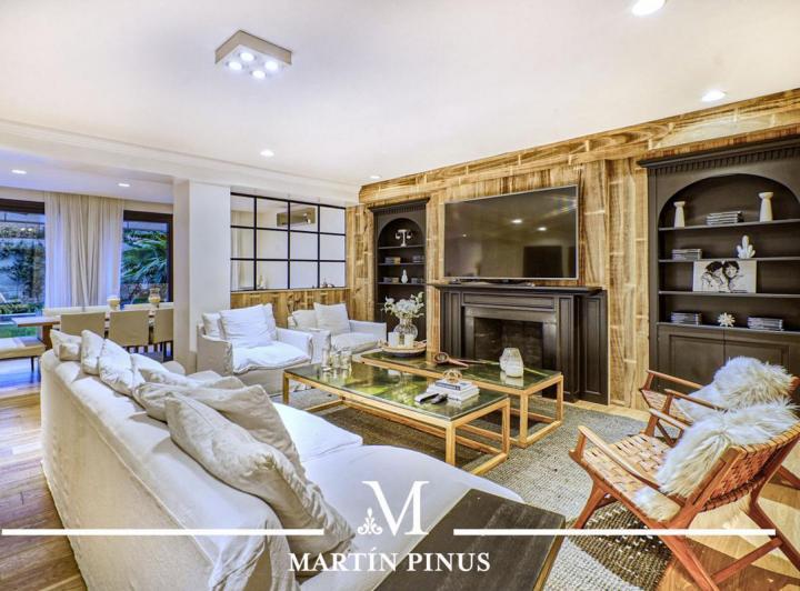 Casa · 755m² · 6 Ambientes · 2 Cocheras