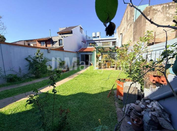 Casa · 200m² · 4 Ambientes · 3 Cocheras
