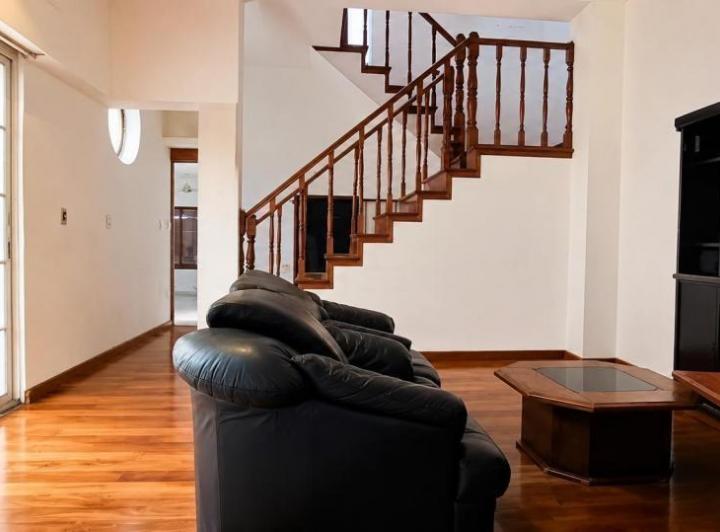 Casa · 275m² · 5 Ambientes · 1 Cochera