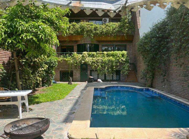 Casa · 530m² · 6 Ambientes · 4 Cocheras