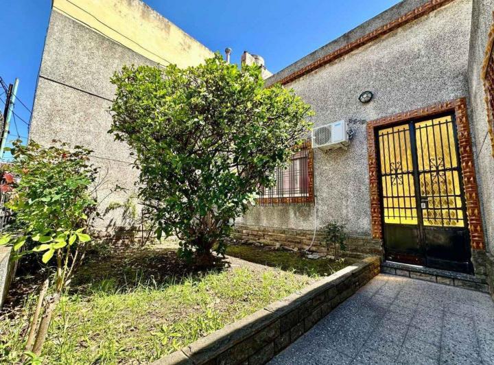 Casa · 94m² · 4 Ambientes · 1 Cochera