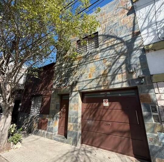 Casa · 190m² · 4 Ambientes · 1 Cochera
