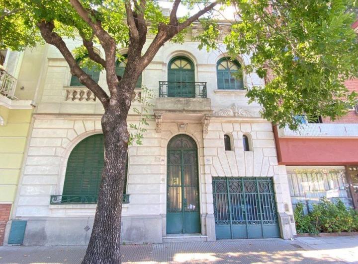 Casa · 180m² · 5 Ambientes · 1 Cochera