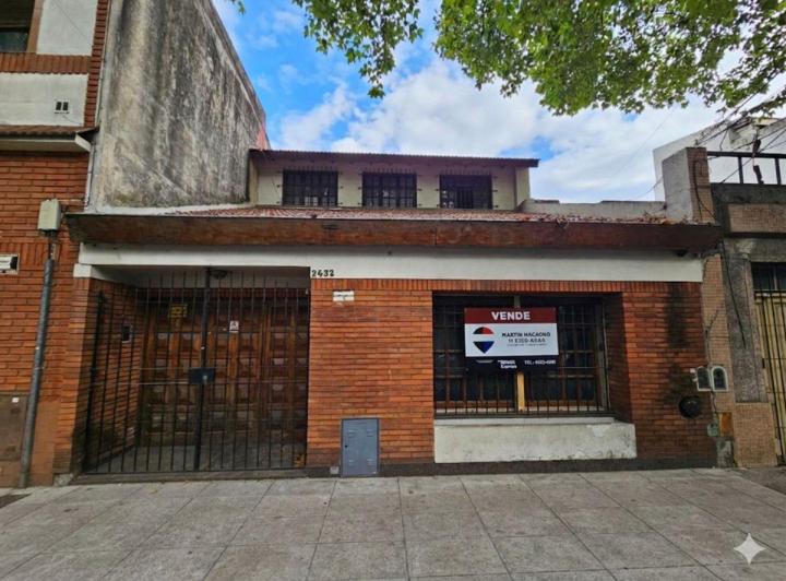 Casa · 180m² · 5 Ambientes · 1 Cochera